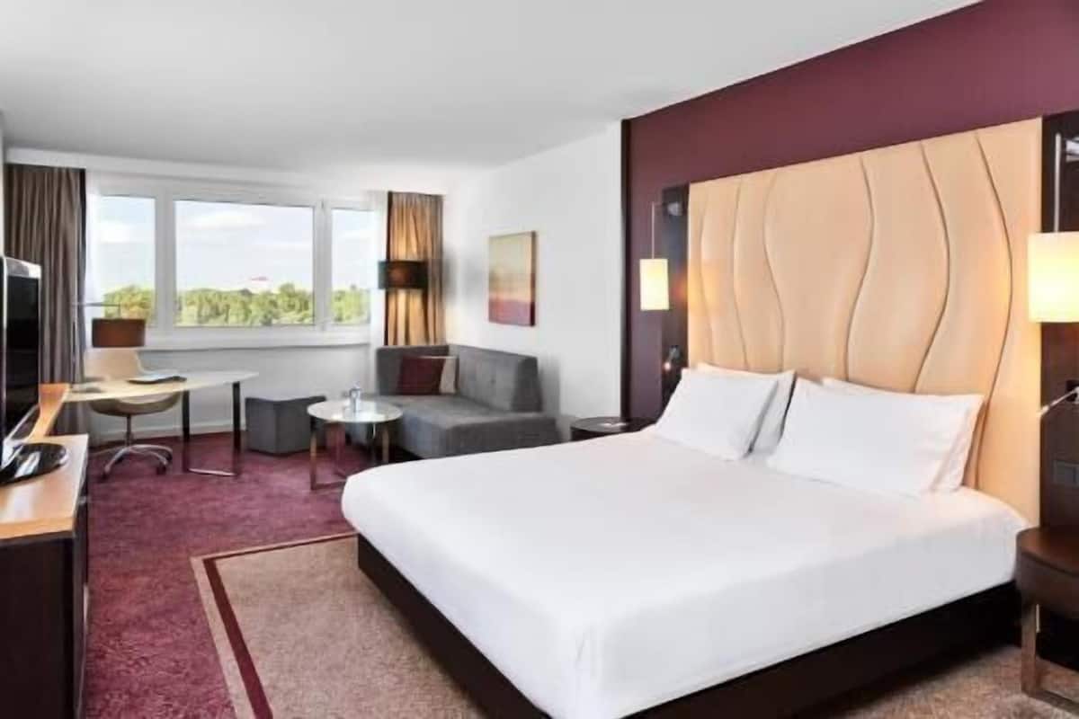 Hochwertige Bettwaren, Minibar, Zimmersafe, Schreibtisch