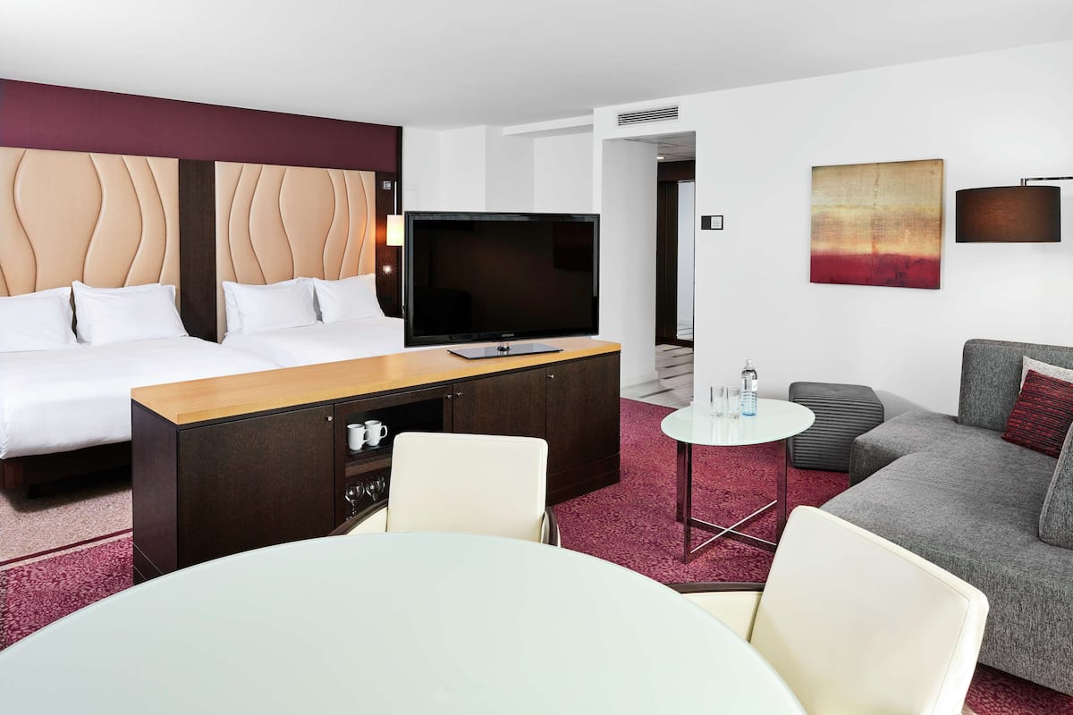 Hochwertige Bettwaren, Minibar, Zimmersafe, Schreibtisch