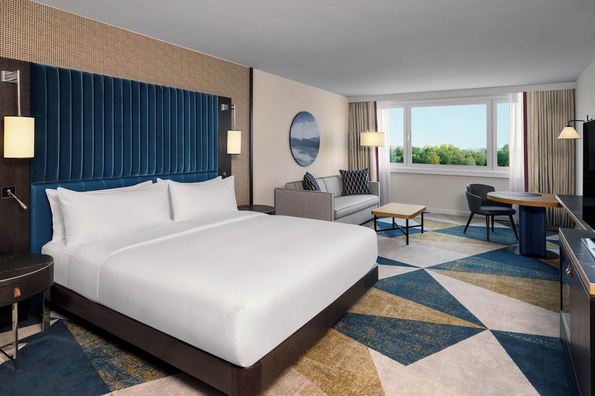 Room, 1 King Bed (Waterfront)