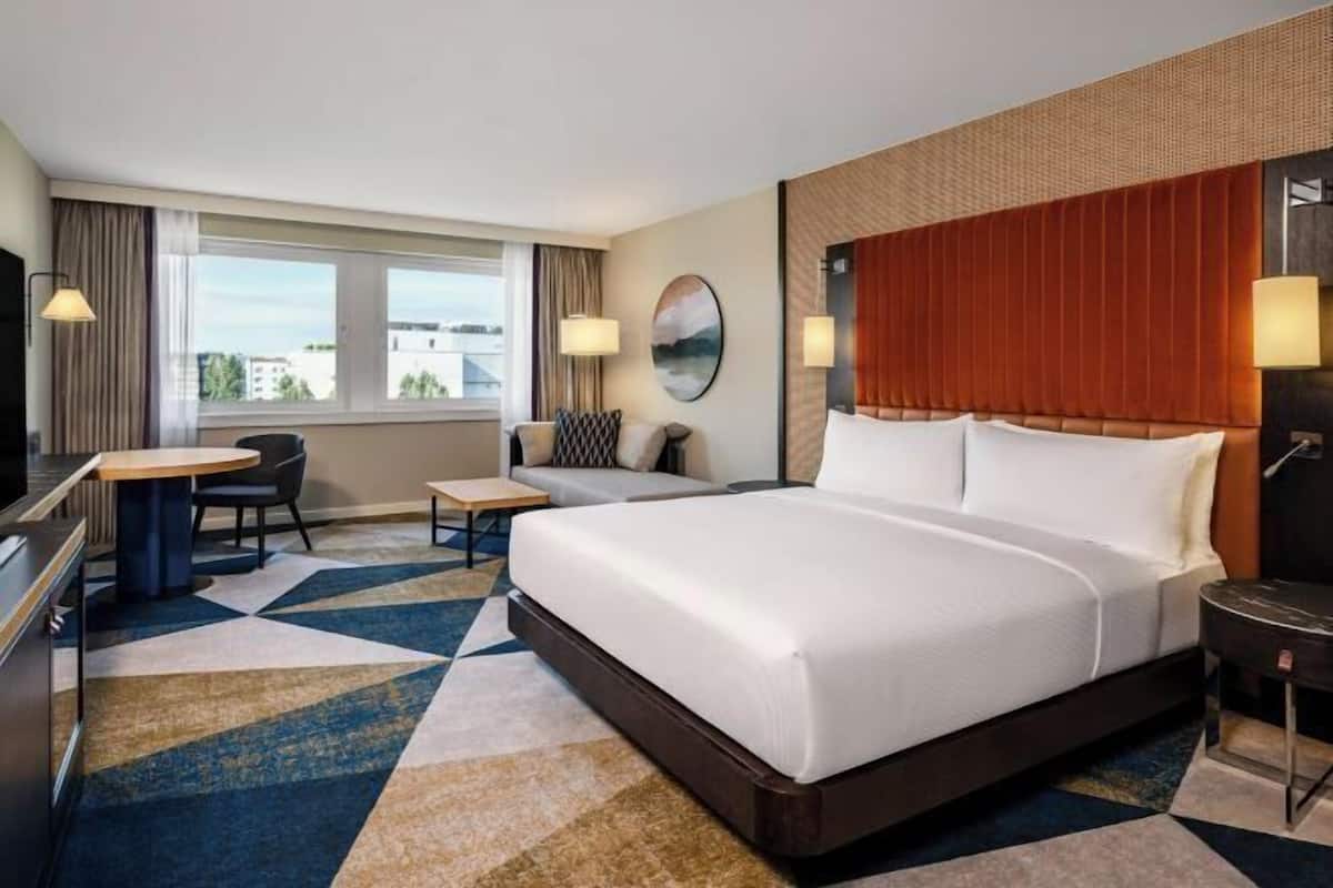 Premium bedding, minibar, in-room safe, desk
