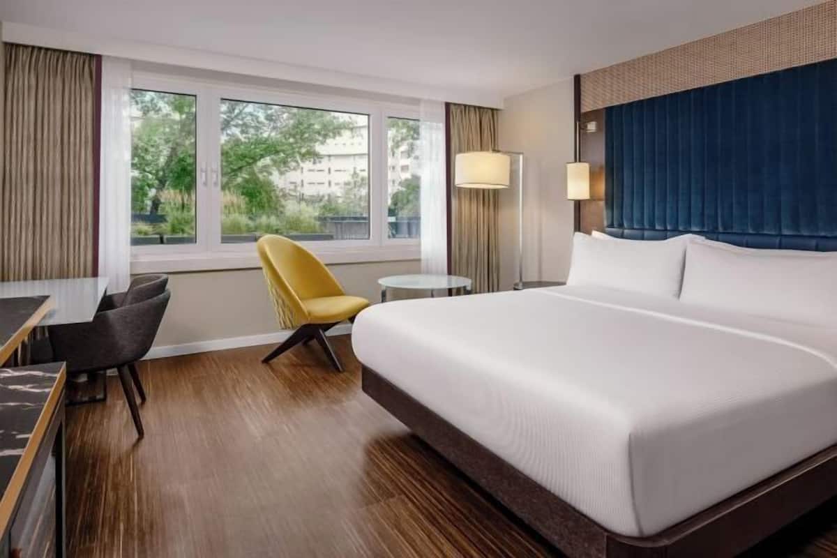 Premium bedding, minibar, in-room safe, desk
