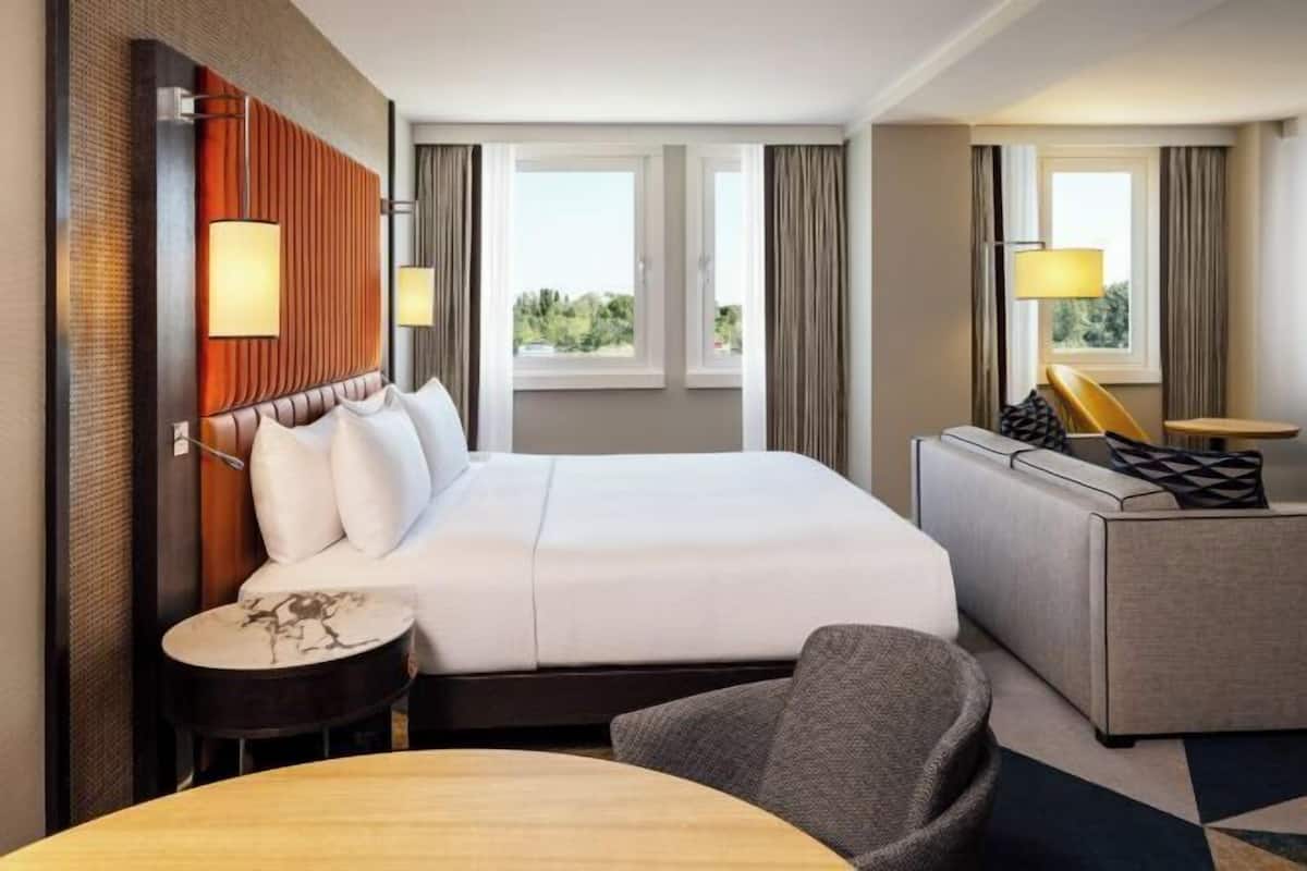 Premium bedding, minibar, in-room safe, desk