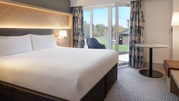 Premium bedding, in-room safe, desk, laptop workspace