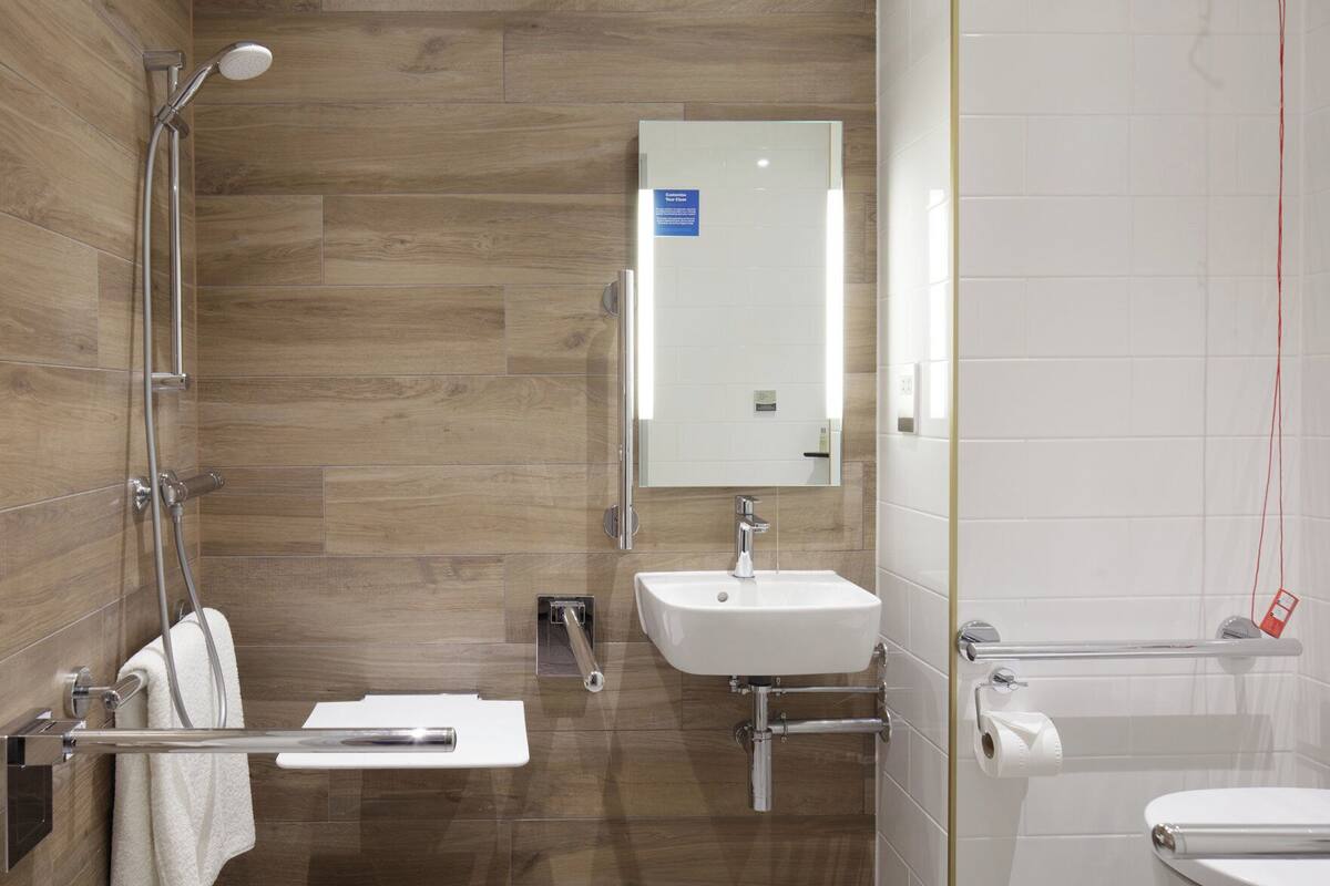 Bathroom | Free toiletries, hair dryer, towels