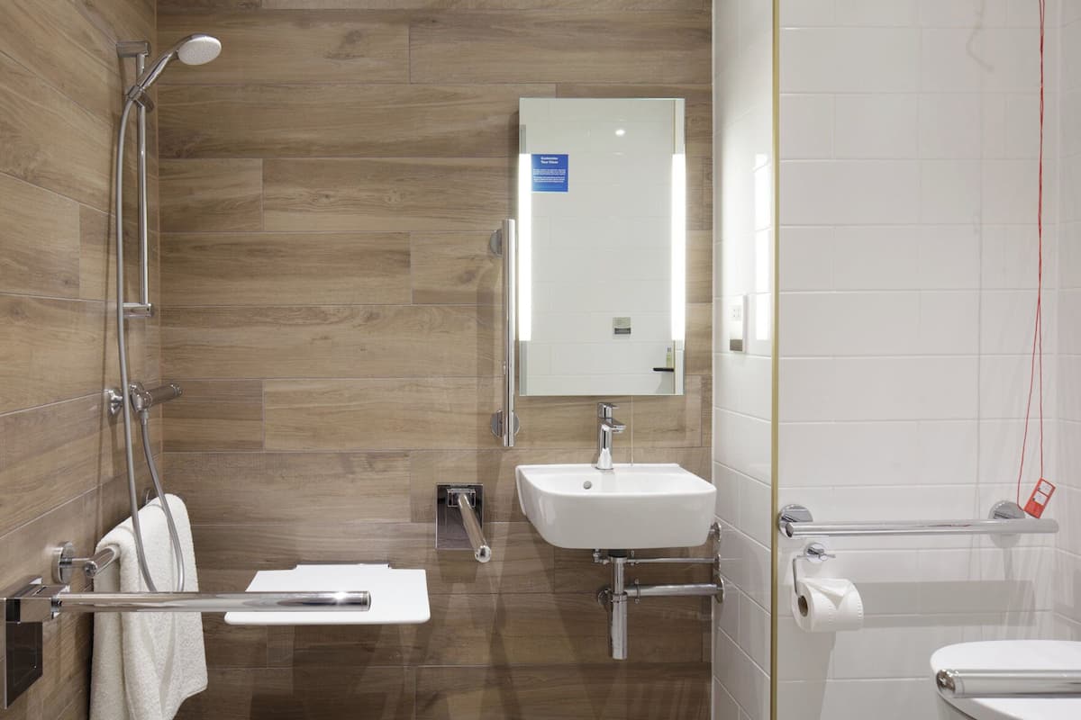 Bathroom | Free toiletries, hair dryer, towels