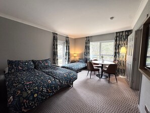 Family Room, 1 Bedroom
