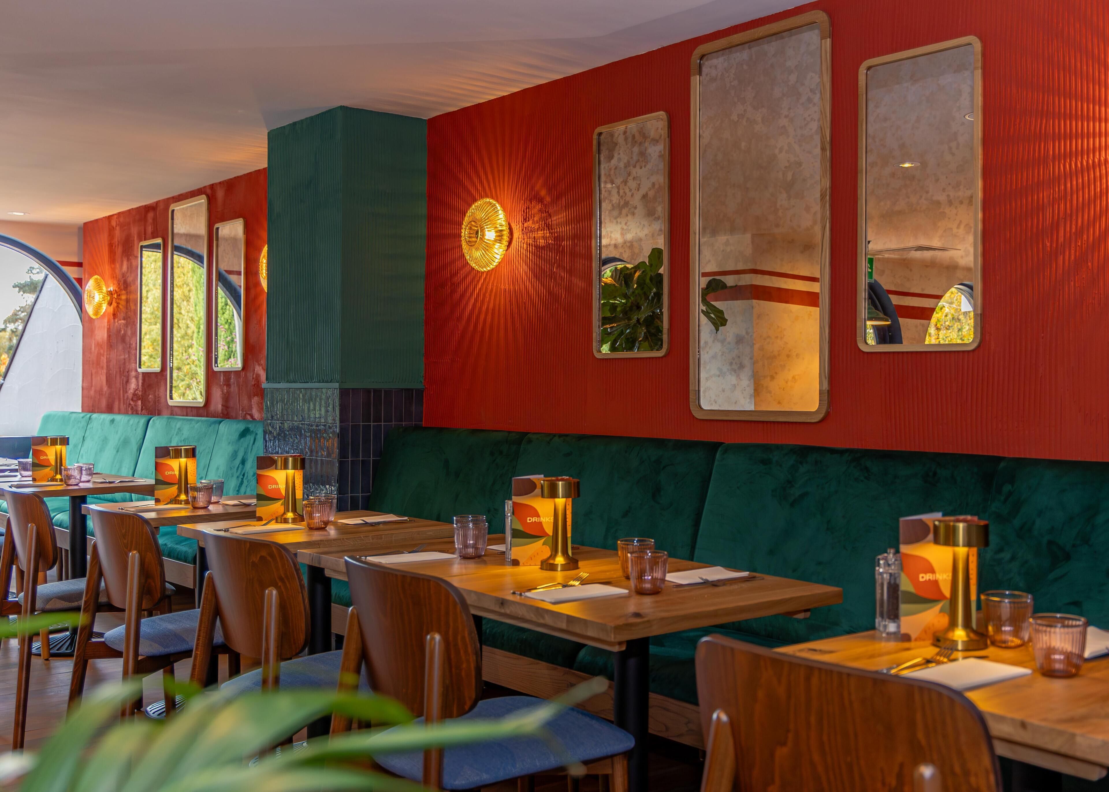 Sarapan bungkus setiap hari (GBP 24 seorang) 