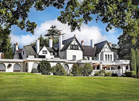 Exterior. Hilton Cobham