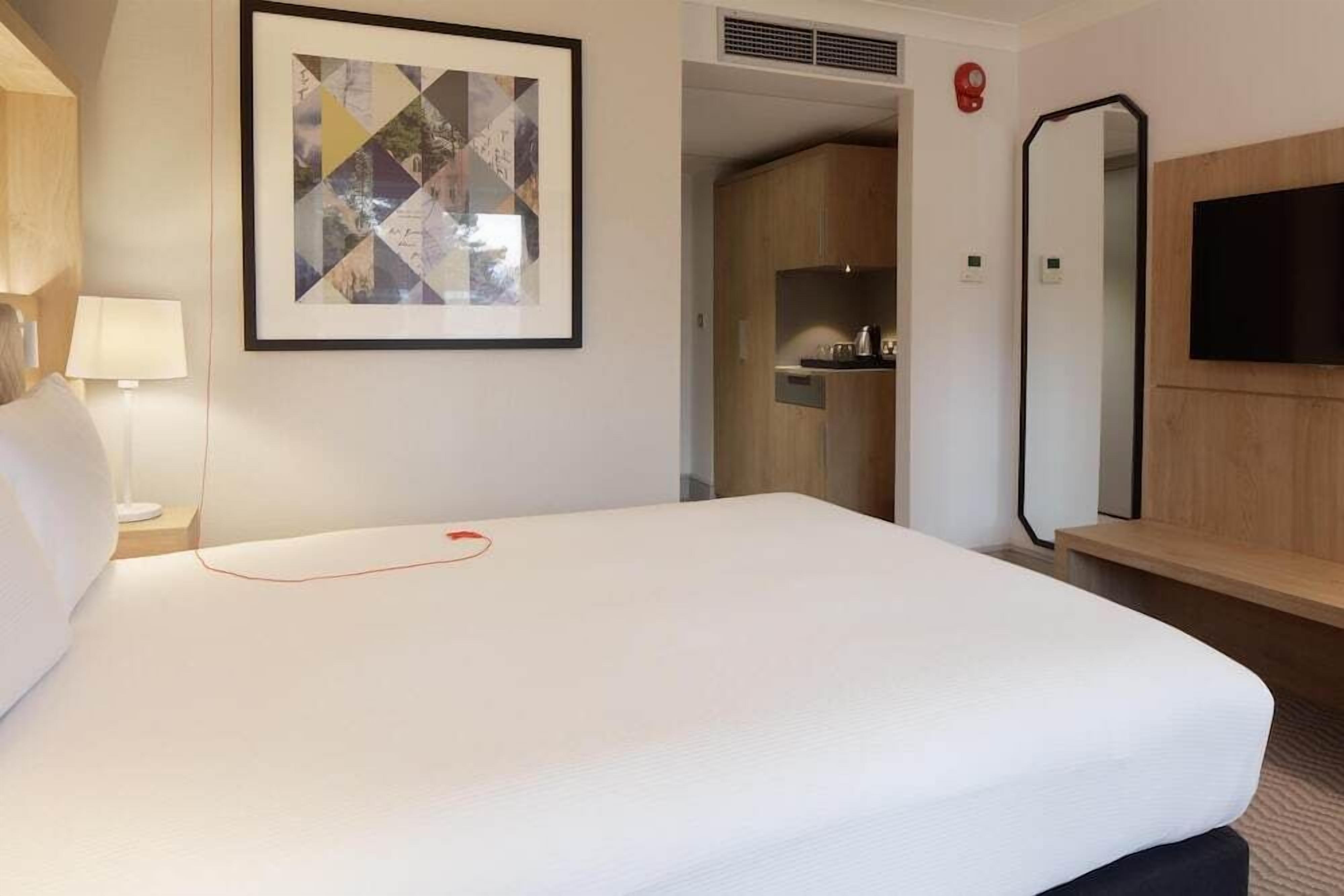 Premium bedding, in-room safe, desk, laptop workspace