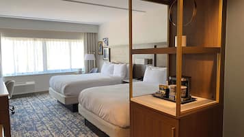 Caja de seguridad en la habitación, escritorio y cortinas blackout