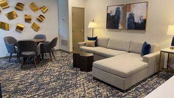 Presidential Suite, 1 King Bed, Non Smoking | In-room safe, desk, blackout drapes, iron/ironing board