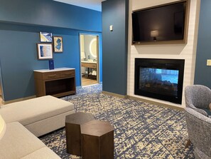 Presidential Suite, 1 King Bed, Non Smoking | In-room safe, desk, blackout drapes, iron/ironing board