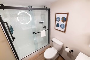 Bathroom shower - DoubleTree by Hilton Tinton Falls - Eatontown (Tinton Falls)