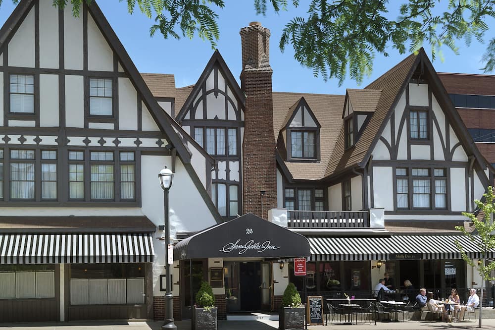 Seven Gables, St. Louis West, a Tribute Portfolio Hotel