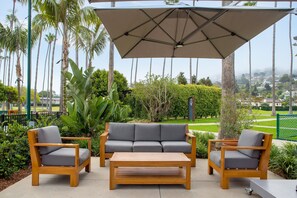 Terrace/patio - La Jolla Beach and Tennis Club (La Jolla)