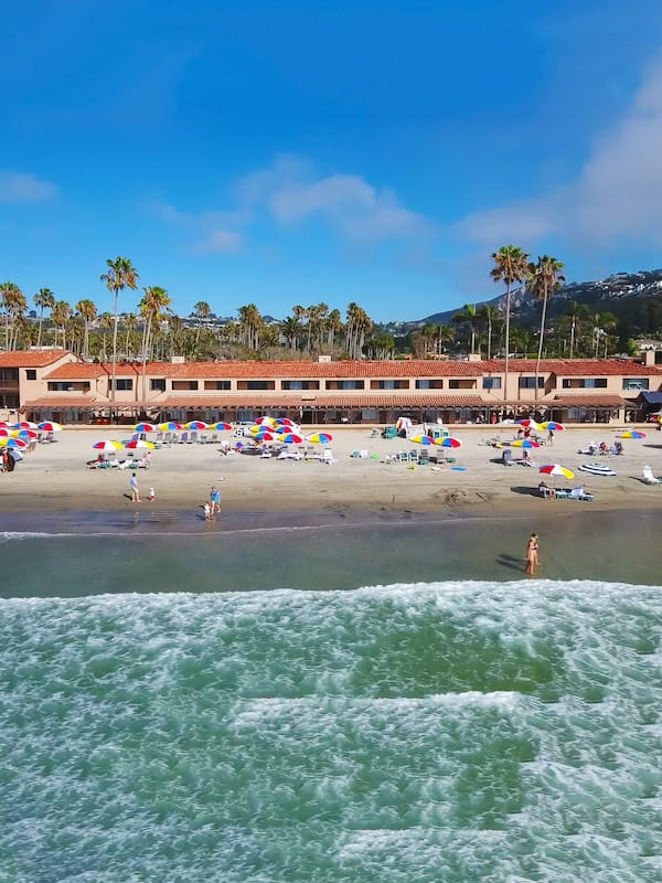 Relax on the beach with access to the ocean and a spacious open area for sunbathing and relaxation.