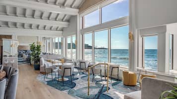 2 Restaurants, Frühstück, Mittagessen, Abendessen, amerikanische Küche