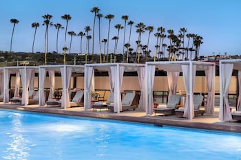Pool (outdoor) at La Jolla Beach and Tennis Club