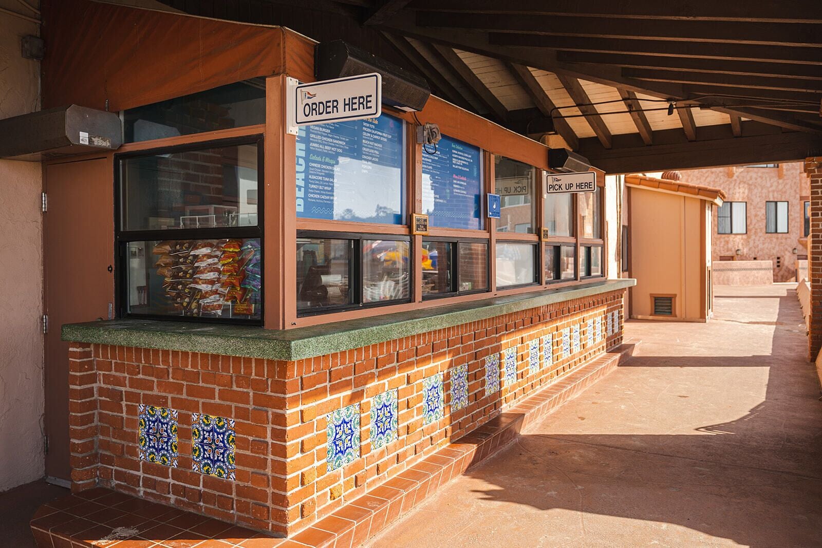 2 restaurants, breakfast, lunch, dinner served; american cuisine