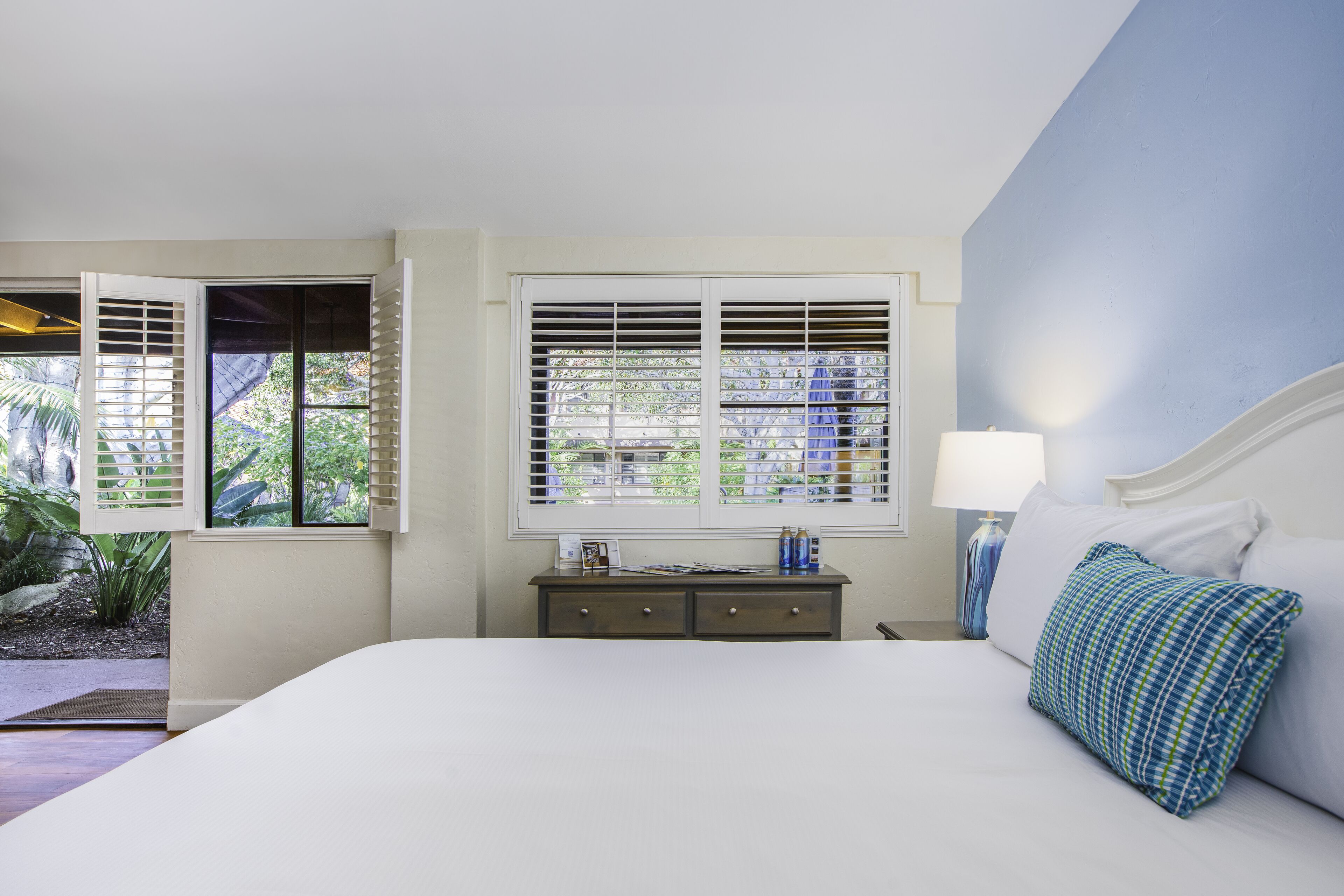 standard room, 2 double beds, kitchenette (club guestroom with kitchenette) | hypo-allergenic bedding, in-room safe, desk, iron/ironing board