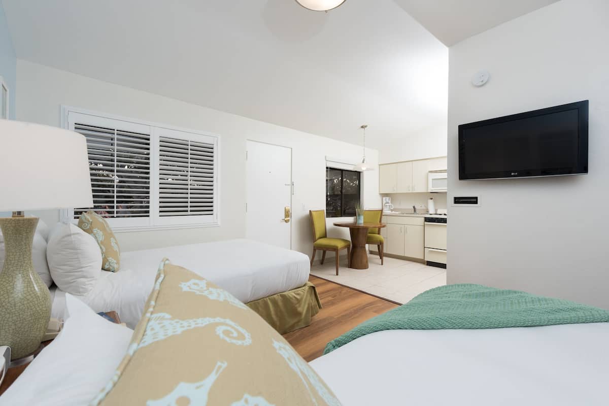 Standardzimmer, 2 Doppelbetten, Kochnische (Club Guestroom with Kitchenette) | Eigene Kochnische