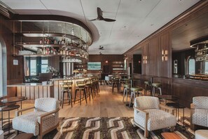 Bar (on property) - La Jolla Beach and Tennis Club (La Jolla)
