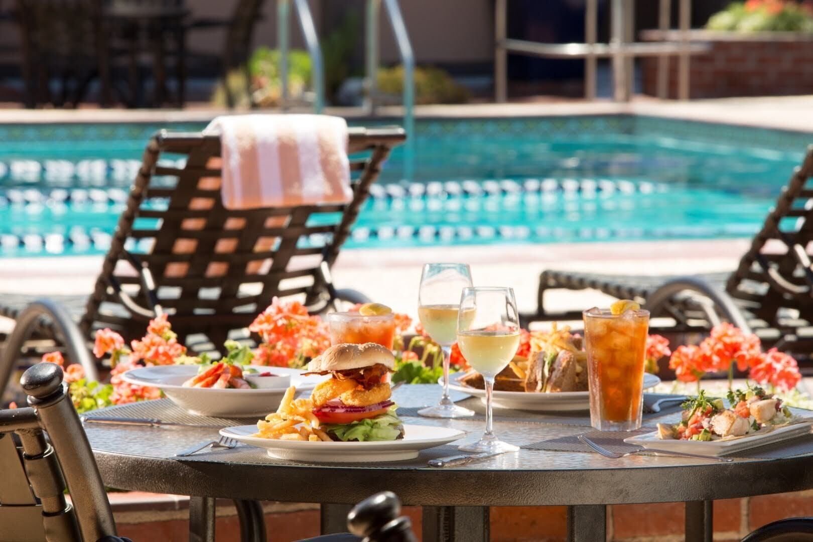 2 restaurants, breakfast, lunch, dinner served; american cuisine