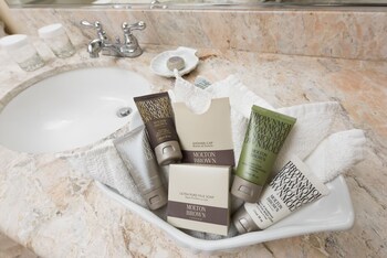 Combined shower/tub, free toiletries, hair dryer, bathrobes at La Jolla Beach and Tennis Club