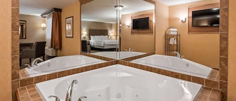 Suite, 1 cama King size, para no fumadores, hidromasaje | Baño | Secadora de cabello, toallas, jabón, shampoo