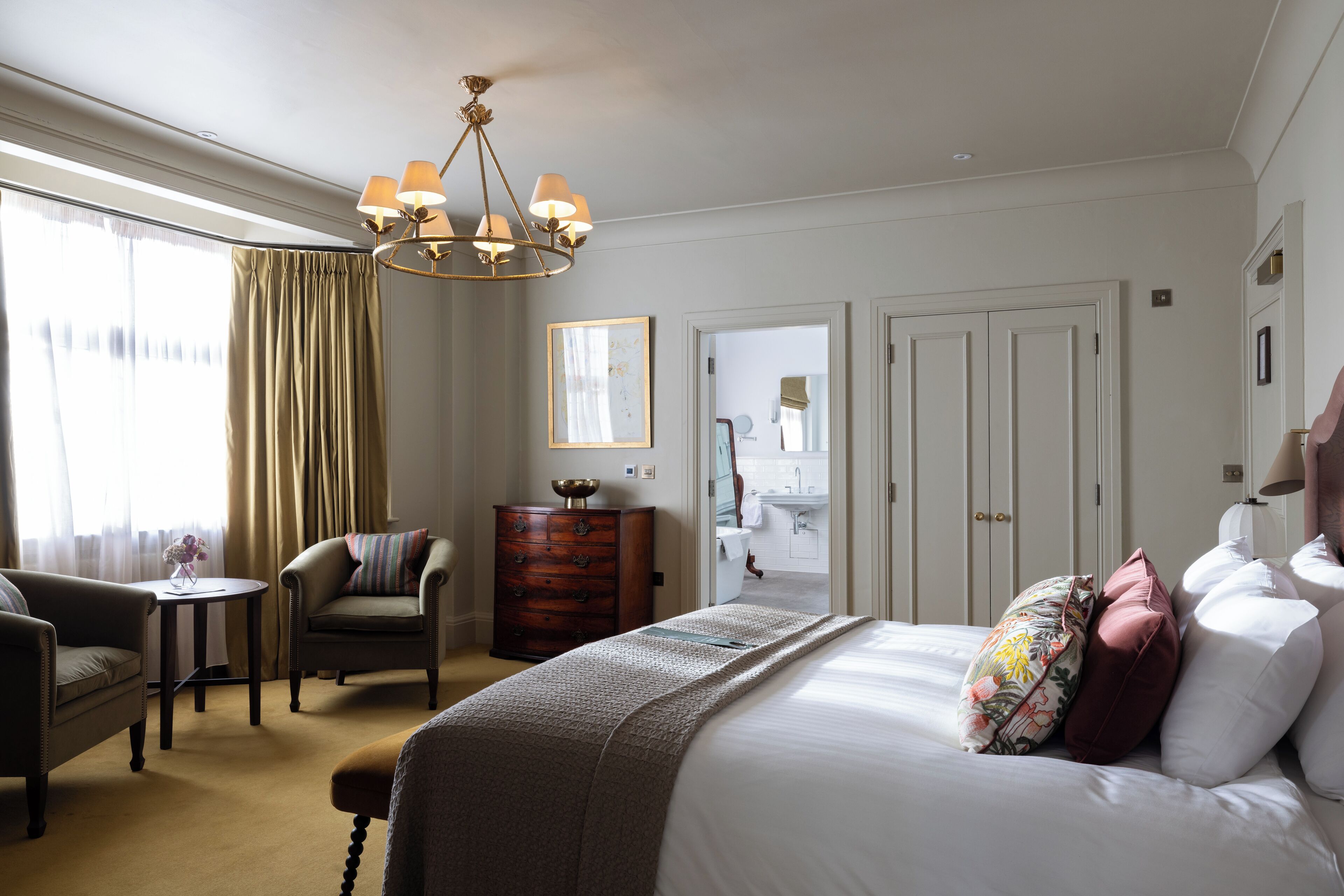 in-room safe, individually decorated, individually furnished, desk