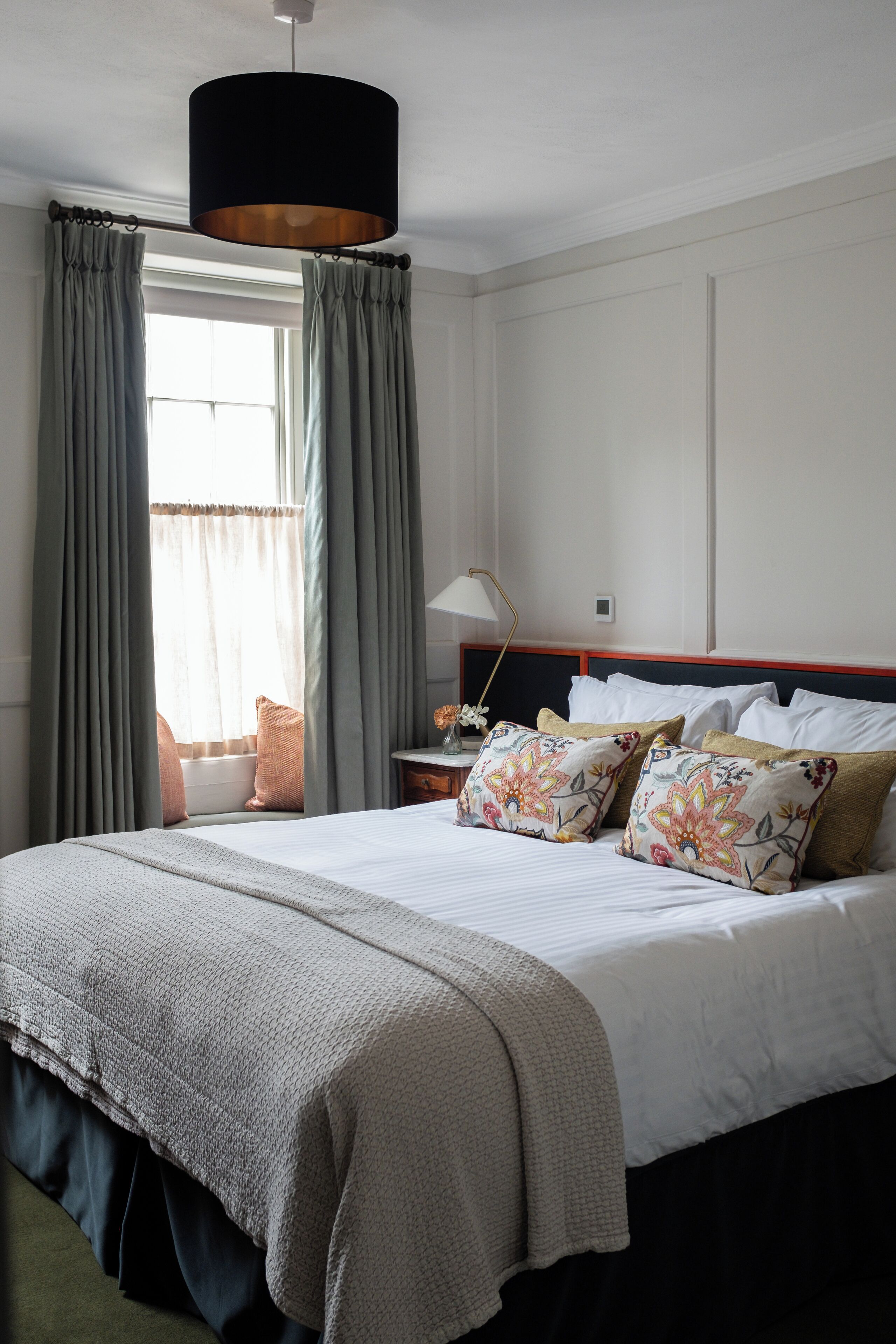 No7 Townhouse | Värdeförvaringsskåp på rummet, individuell inredning och unika möbler