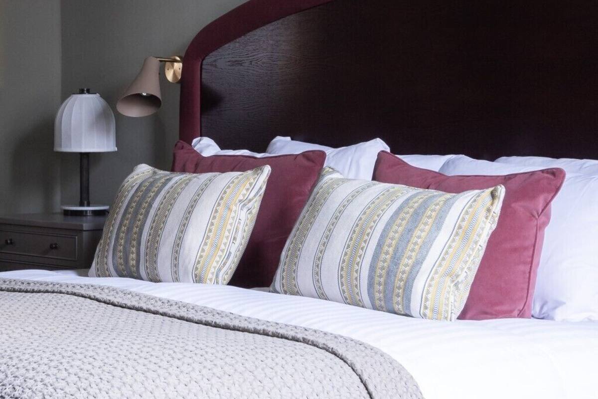 superior room | in-room safe, individually decorated, individually furnished, desk