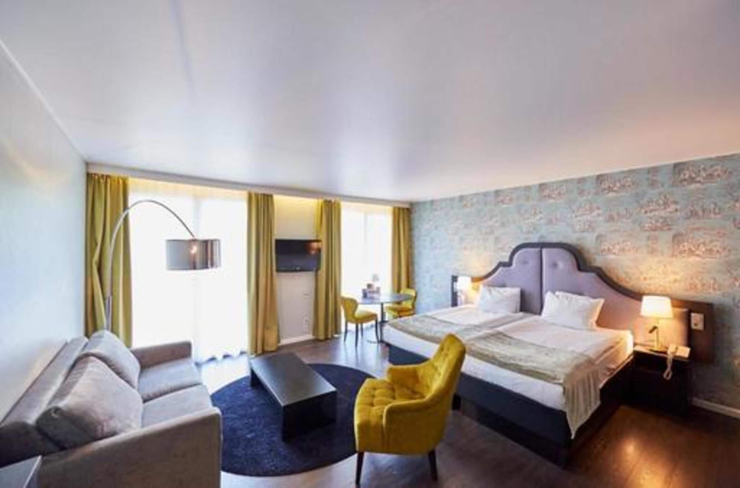 Premium bedding, in-room safe, desk, laptop workspace