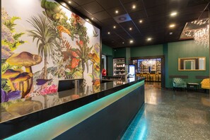 Coin salon dans le hall