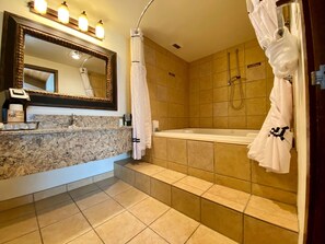 Standard Room, 1 King Bed, Non Smoking, Jetted Tub (Oversized Room) | Bathroom - Best Western Sheridan Center (Sheridan)