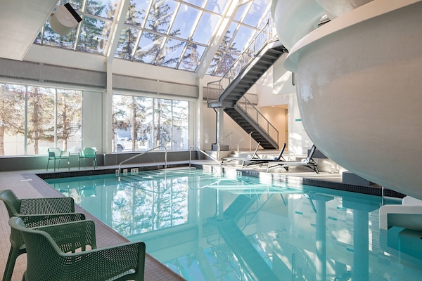 2 indoor pools, pool loungers