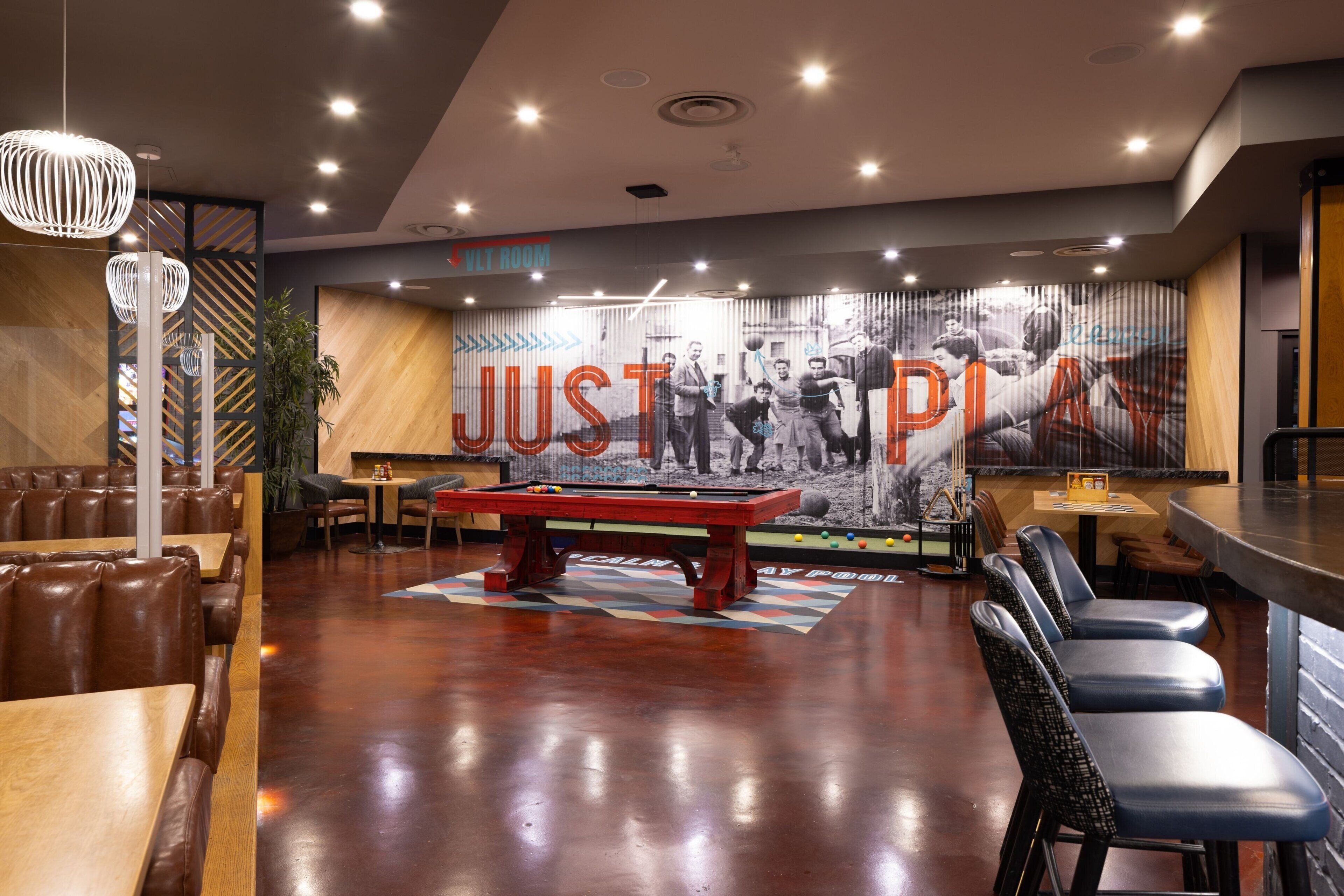 2 indoor pools, pool loungers