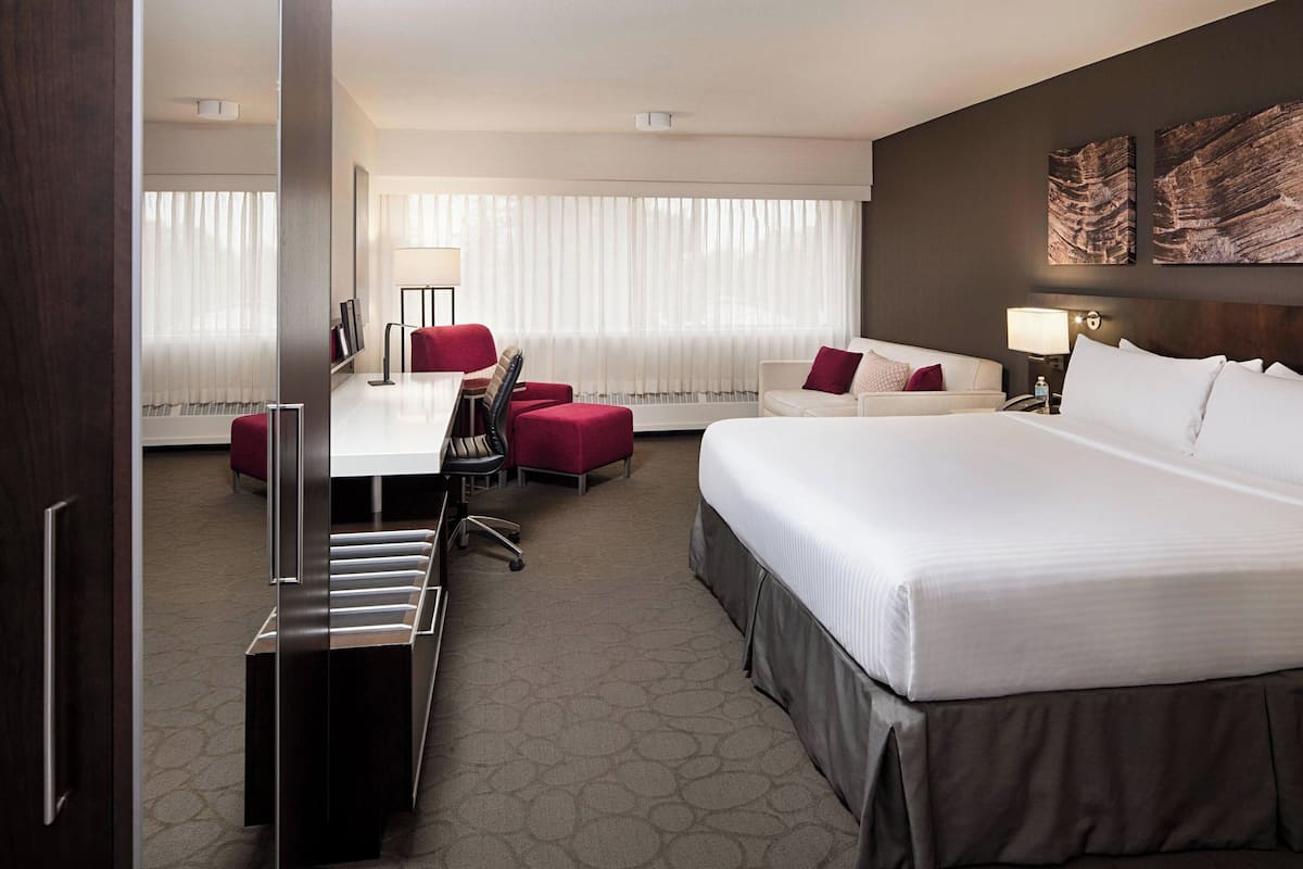 Club Room, 1 King Bed, Non Smoking