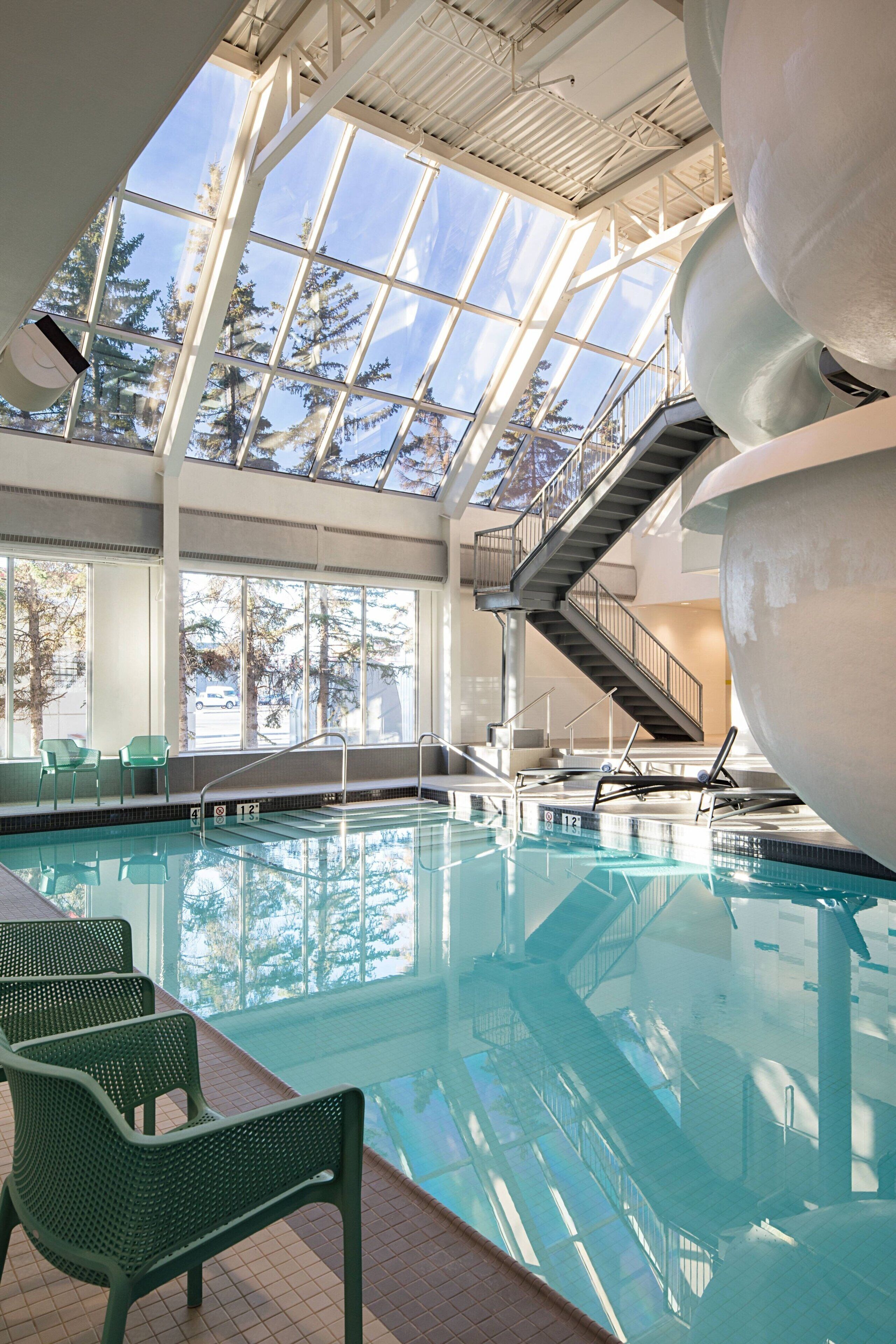 2 indoor pools, pool loungers