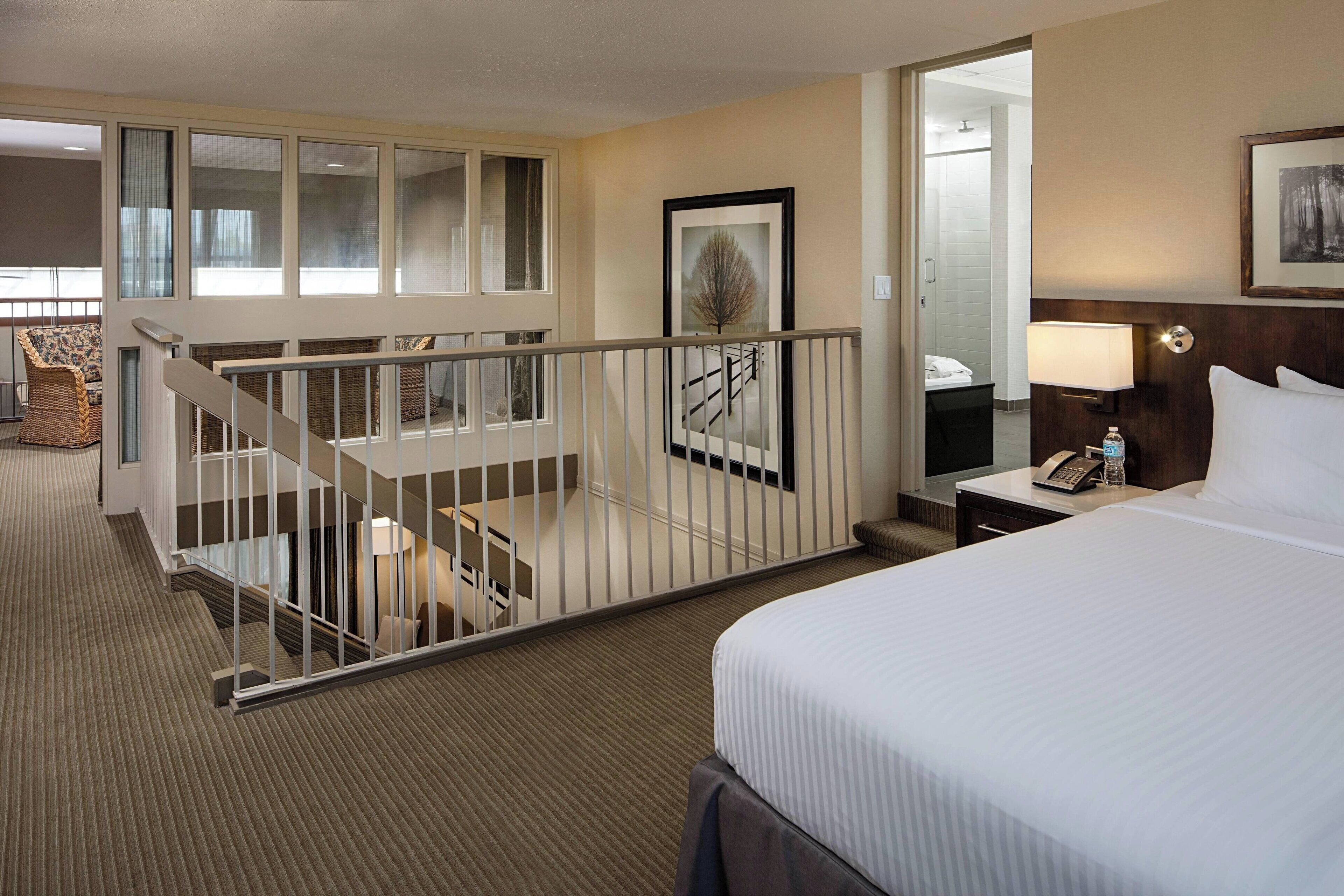 club suite, 1 bedroom | premium bedding, pillow-top beds, in-room safe, desk