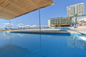 Indoor pool, outdoor pool, pool umbrellas - Sharon Hotel Herzliya (Herzliya)