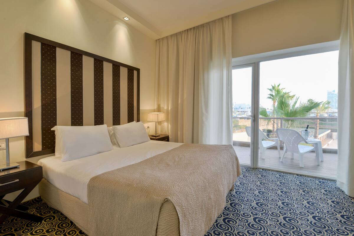 Chambre Supérieure, balcon, vue piscine | Minibar, coffres-forts dans les chambres, Wi-Fi gratuit, draps fournis