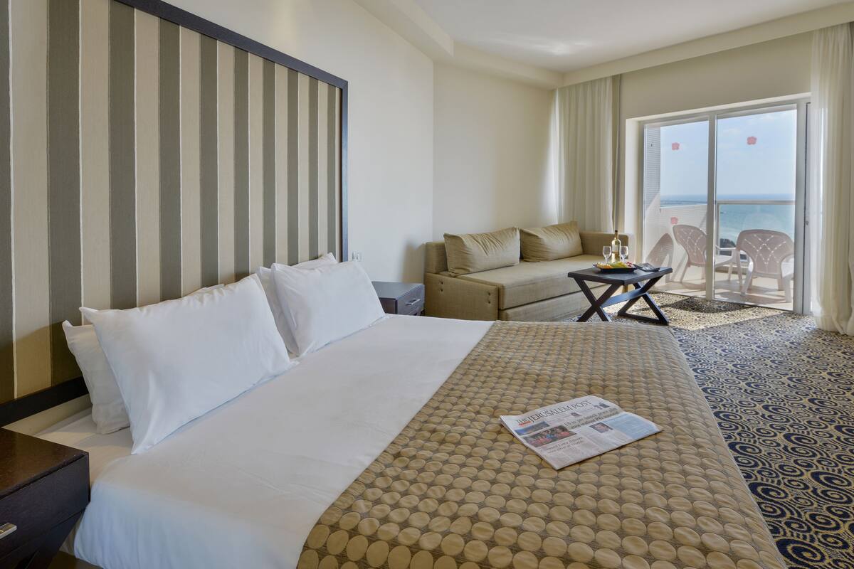 Chambre Deluxe, balcon, vue mer | Minibar, coffres-forts dans les chambres, Wi-Fi gratuit, draps fournis