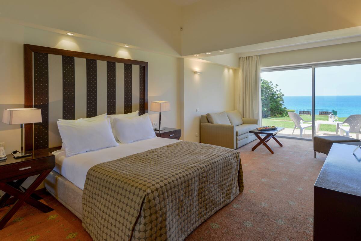 Garden Room, Terrace, Garden View | Minibar, in-room safe, free WiFi, bed sheets