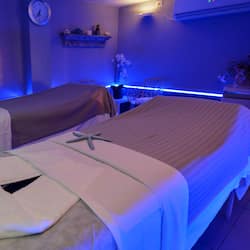 Behandelingskamers voor koppels, een sauna, lichaamsbehandelingen