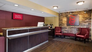 Lobby - Red Roof Inn Wilkes-Barre Arena (Wilkes-Barre)