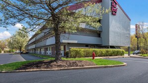 A Red Roof Inn with a modern design, a parking lot, and a red fire hydrant. - Red Roof Inn Wilkes-Barre Arena (Wilkes-Barre)