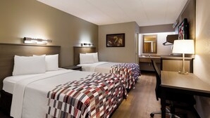 A hotel room with two beds, a desk, and a chair. - Red Roof Inn Wilkes-Barre Arena (Wilkes-Barre)