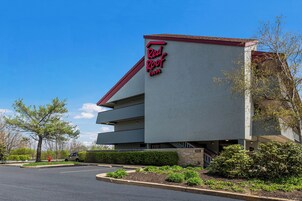 A building with a sign that reads 'Red Roof Inn.'