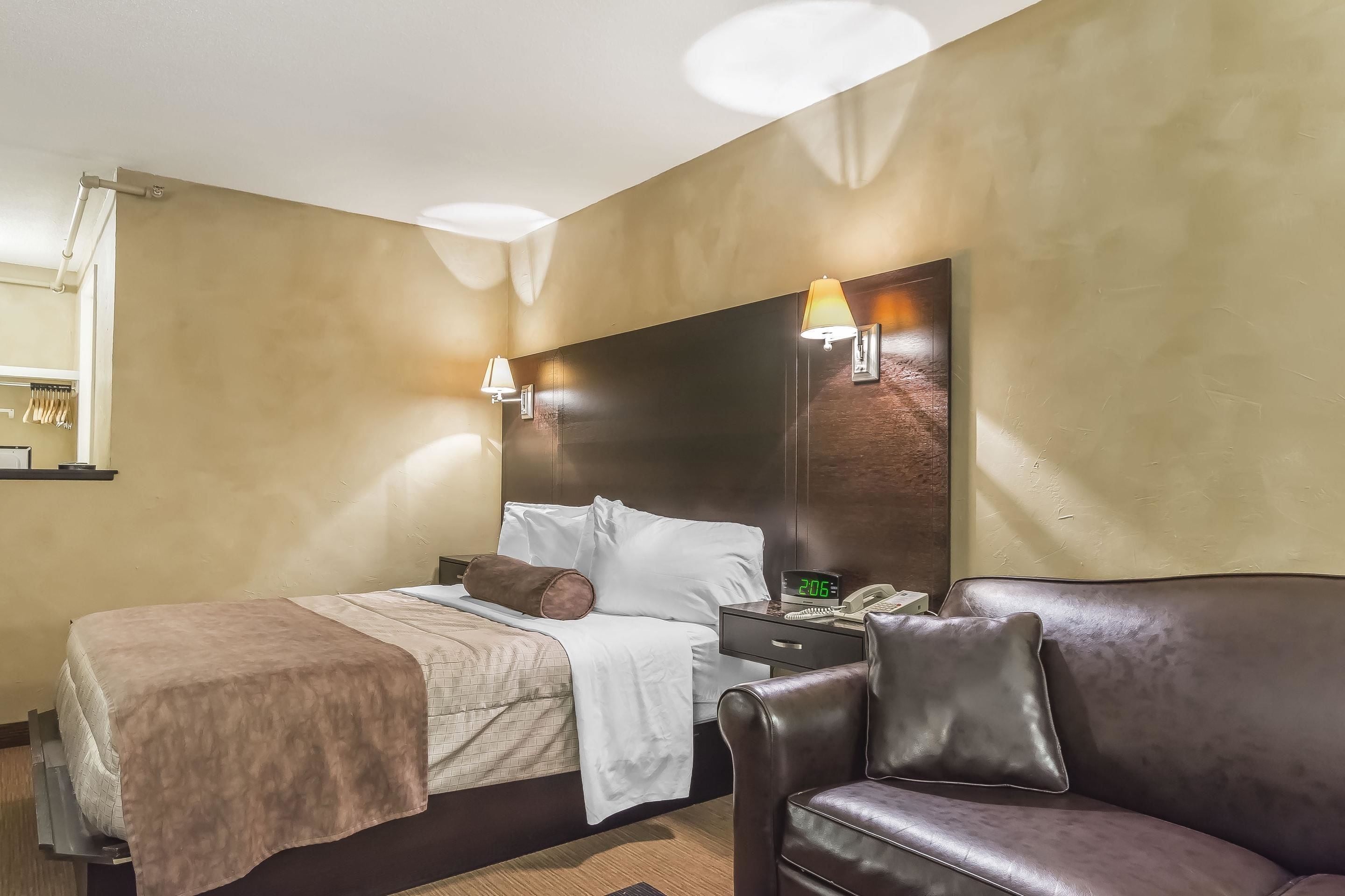 standard room, 1 queen bed with sofa bed, non smoking | desk, iron/ironing board, free cots/infant beds, free rollaway beds